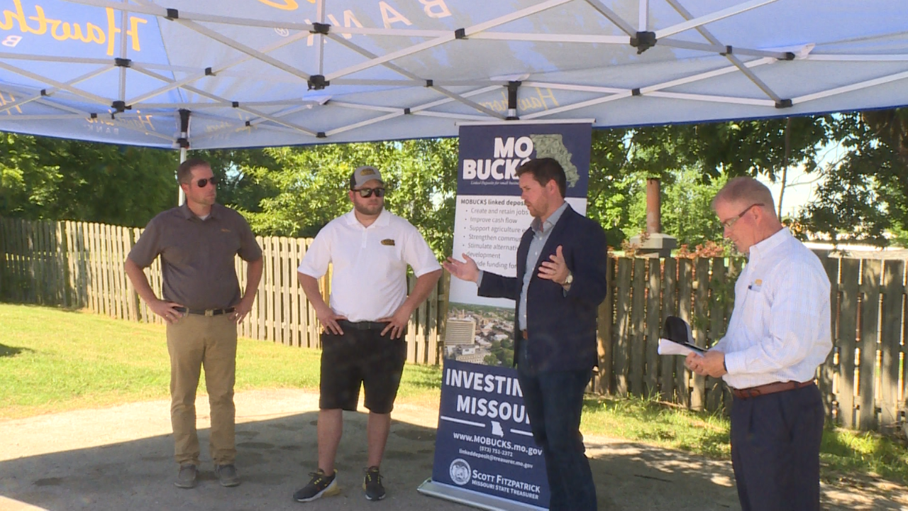 State treasurer discusses benefits of MOBUCK$ program with Columbia business owner